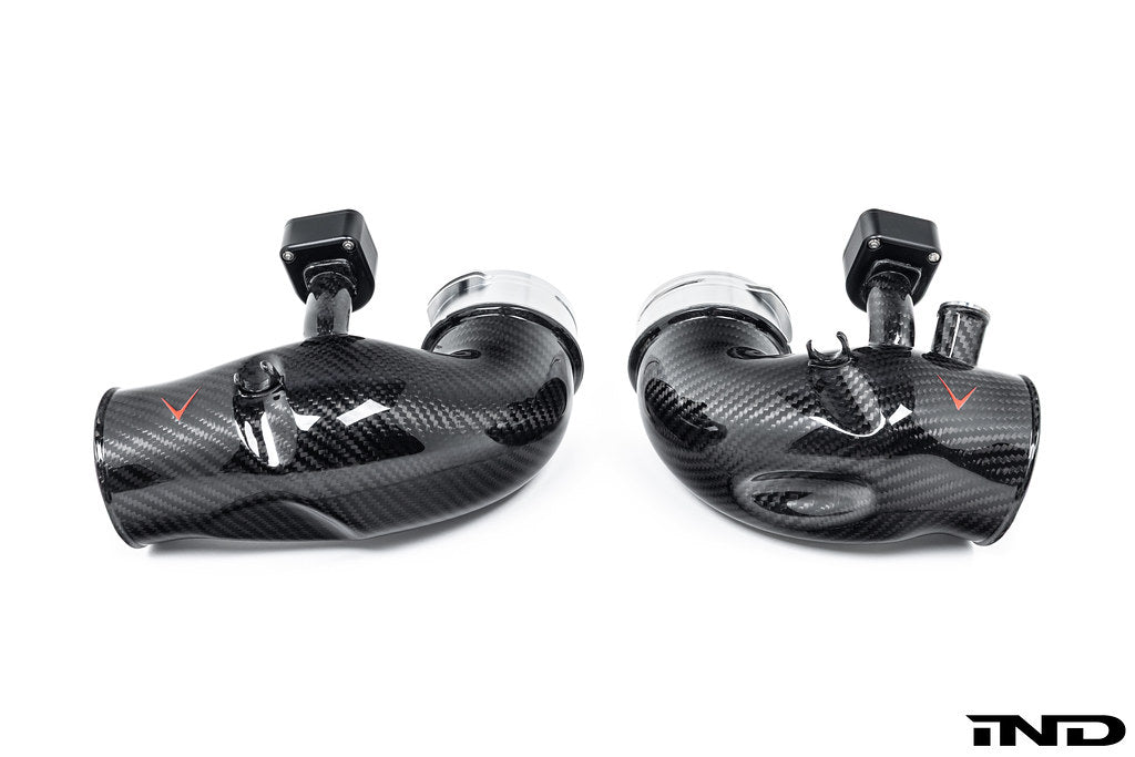 Eventuri BMW G90 carbon turbo inlet set in glossy black woven carbon fiber, curved tubes with silver flanges and fittings