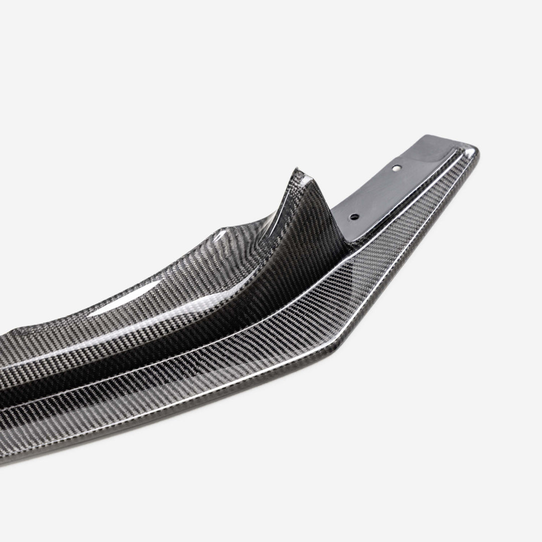 Seibon Carbon components are carefully hand-crafted using only the finest materials. Our production team offers superior craftsmanship with over 20 years of experFront LipSeibon Carbon