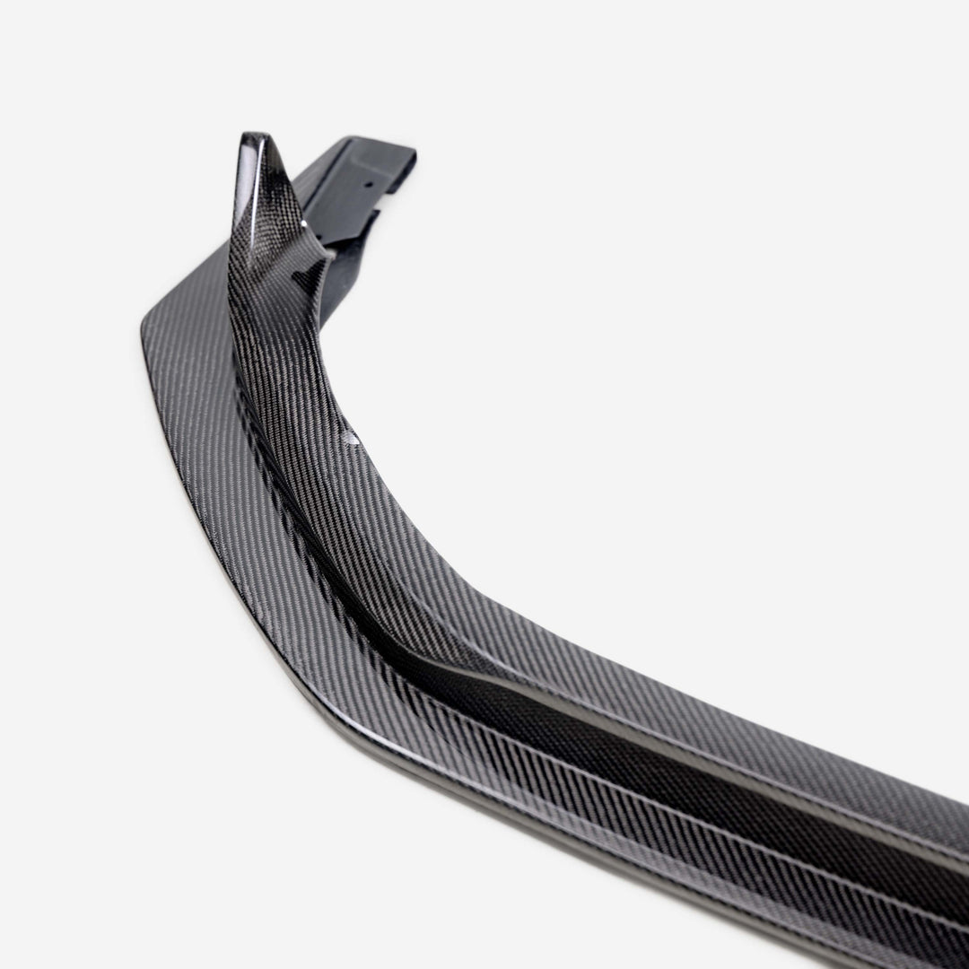Seibon Carbon components are carefully hand-crafted using only the finest materials. Our production team offers superior craftsmanship with over 20 years of experFront LipSeibon Carbon