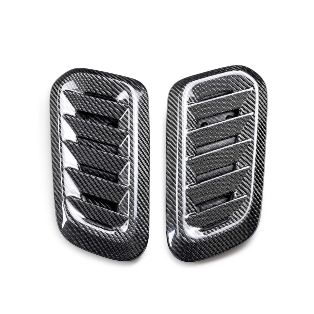 Seibon Carbon components are carefully hand-crafted using only the finest materials. Our production team offers superior craftsmanship with over 20 years of experHood ScoopSeibon Carbon