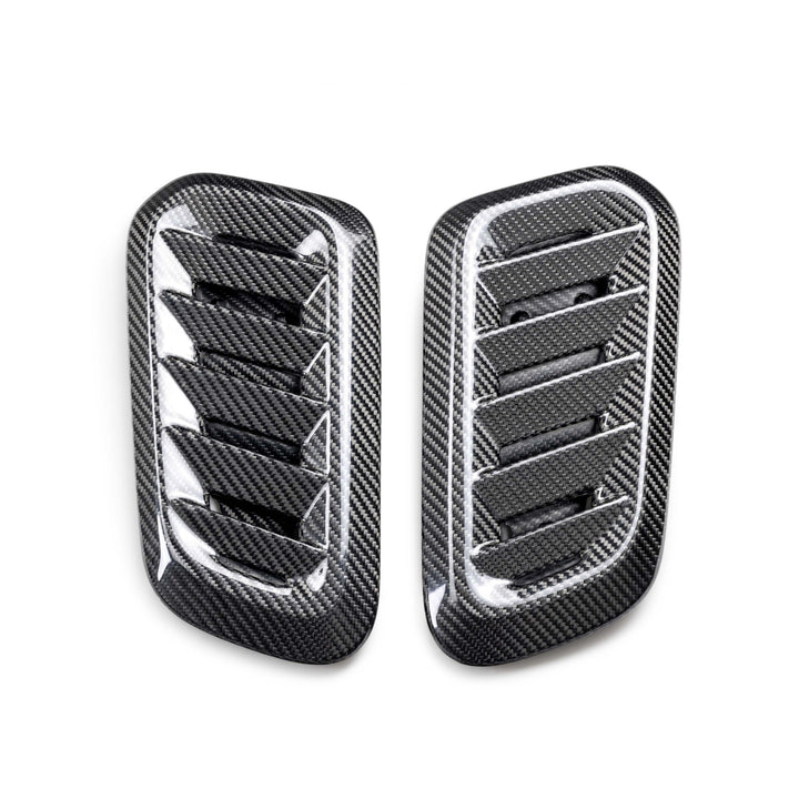 Seibon Carbon components are carefully hand-crafted using only the finest materials. Our production team offers superior craftsmanship with over 20 years of experHood ScoopSeibon Carbon