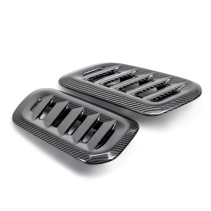 Seibon Carbon components are carefully hand-crafted using only the finest materials. Our production team offers superior craftsmanship with over 20 years of experHood ScoopSeibon Carbon