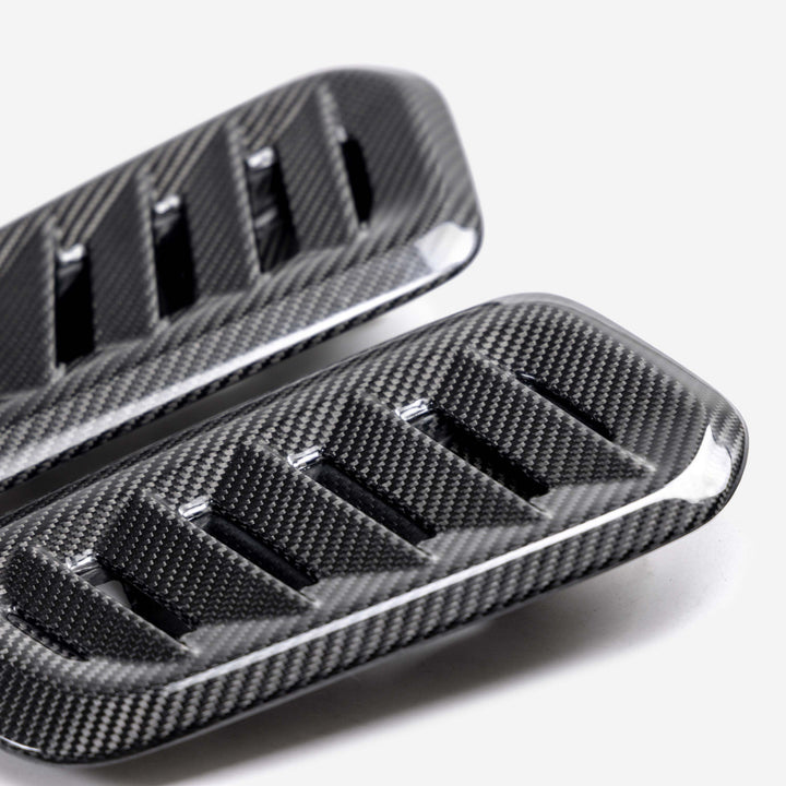 Seibon Carbon components are carefully hand-crafted using only the finest materials. Our production team offers superior craftsmanship with over 20 years of experHood ScoopSeibon Carbon