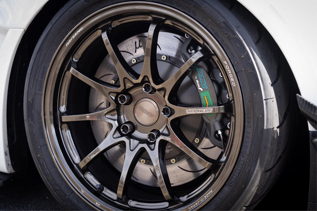 The lightest forged wheel, comparable to TE37.Along with the TE37, which boasts the strongest rigidity of VOLK RACING, the CE28N has been especially focused on the pWheelsRAYS Wheels