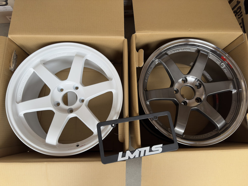 This special version of the TE37 is even lighter than the original TE37. According to Rays, on a 18x10.5 size, the weight of the TE37 SL has been reduced by 400gramsWheelsRAYS Wheels