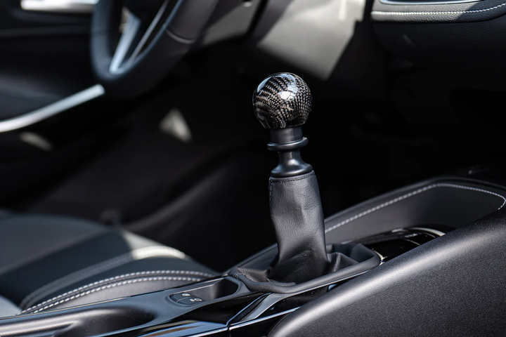 TOM'S Racing Carbon Shift Knob for GR Yaris (GXPA16) / Corolla (NRE210#) MT 
Newly adopted smooth curved surface that fits your fingertips naturally when you grip thShift KnobTOM's Racing