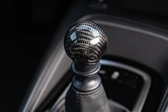 TOM'S Racing Carbon Shift Knob for GR Yaris (GXPA16) / Corolla (NRE210#) MT 
Newly adopted smooth curved surface that fits your fingertips naturally when you grip thShift KnobTOM's Racing