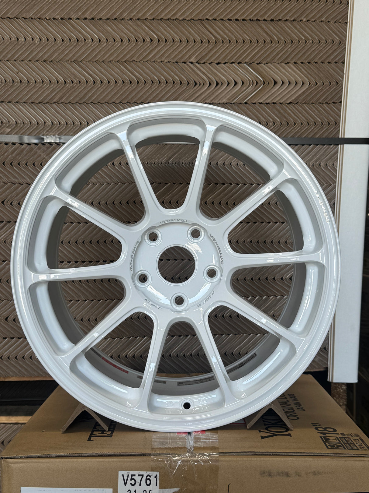 Volk Racing ZE40 M-SPEC 18x10.0 5x120 / Offset: 40 (Face 3) / Dash White (DW) (Set of 4) *LMTLS Spec*