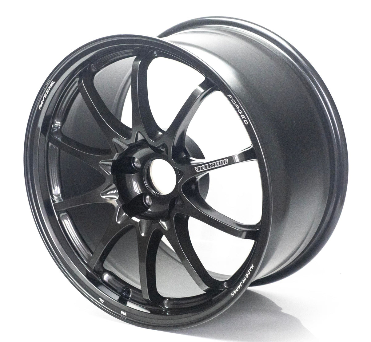 The lightest forged wheel, comparable to TE37.Along with the TE37, which boasts the strongest rigidity of VOLK RACING, the CE28N has been especially focused on the pWheelsRAYS Wheels