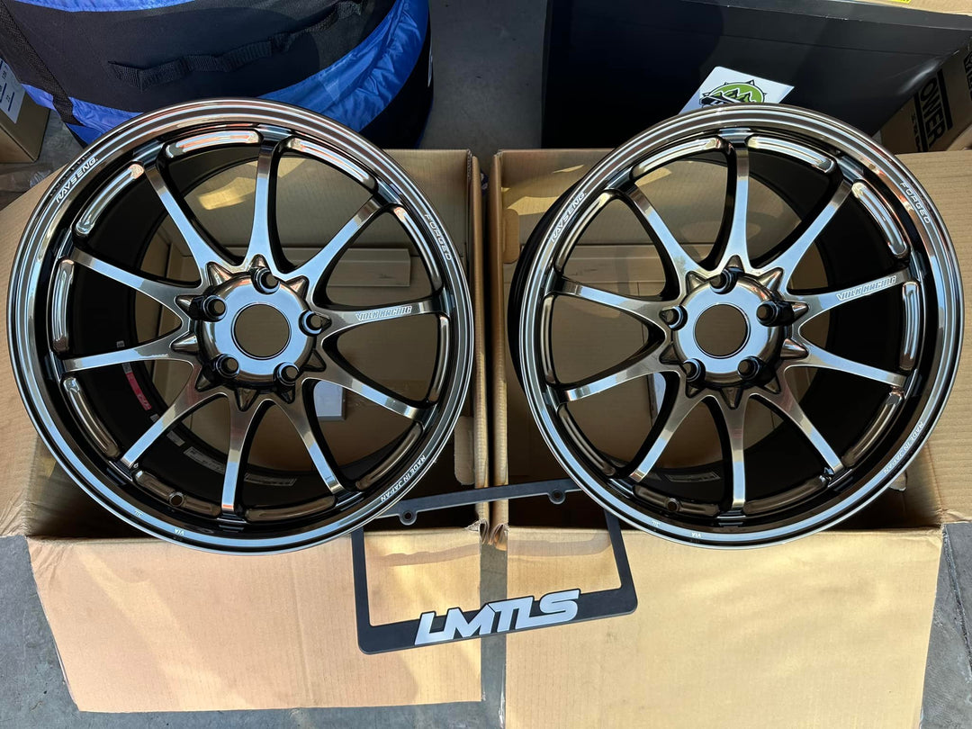 The lightest forged wheel, comparable to TE37.Along with the TE37, which boasts the strongest rigidity of VOLK RACING, the CE28N has been especially focused on the pWheelsRAYS Wheels